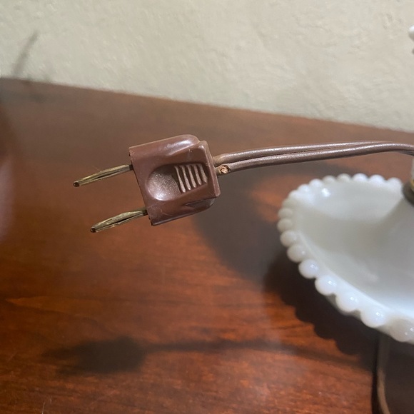 Vintage, Hobnail Milk Glass Table Lamp with a Crumpled Ruffled Edge - Picture 7 of 11